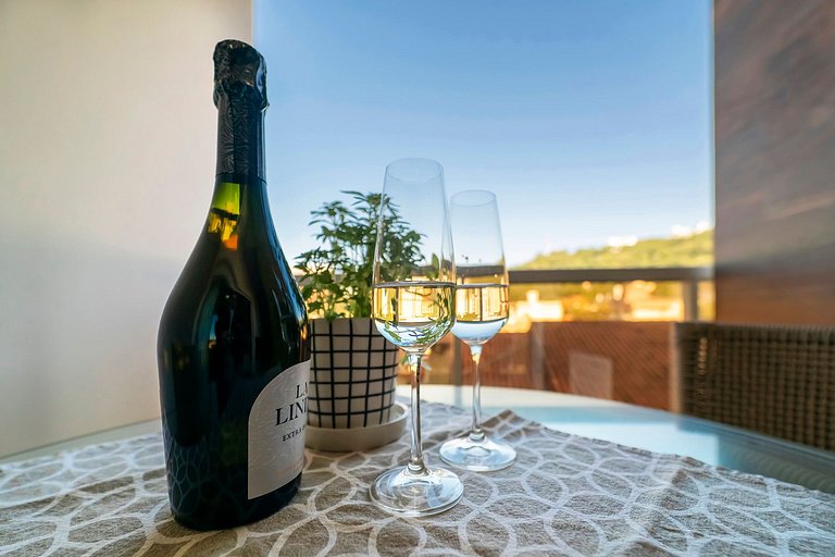 Mario Guilherme - Apto - 203 - Apartamento Impecável em Cond