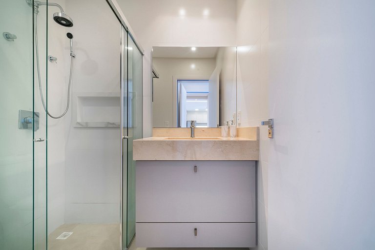 502 03 - WaldGarten- 50 m do Mar Frente a Avenida - Condomín