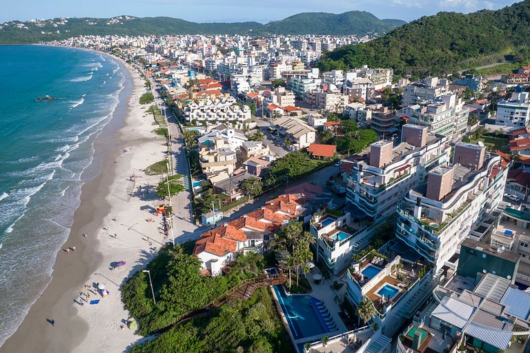 Luxo e conforto • Apto frente mar com piscina