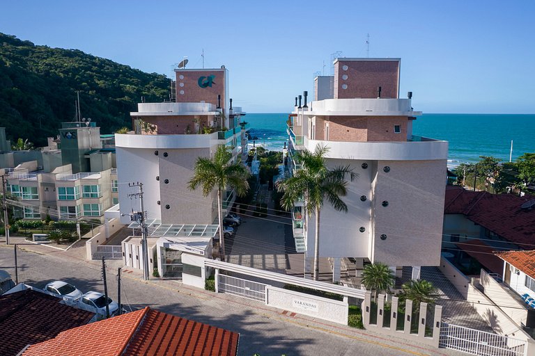 Luxo e conforto • Apto frente mar com piscina