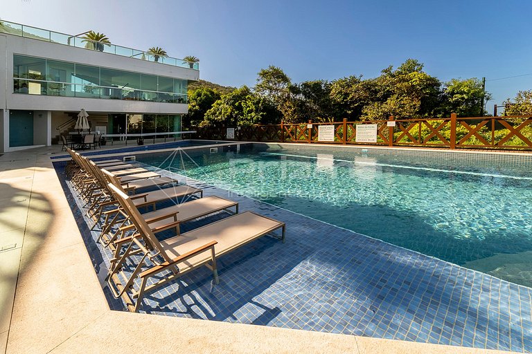 Apto c/ Piscina Privativa e Vista Mar- Condomínio de Alto Pa