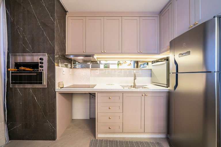 Flat c/ Piscina Aquecida, Jacuzzi e Lazer - 550m do Mar