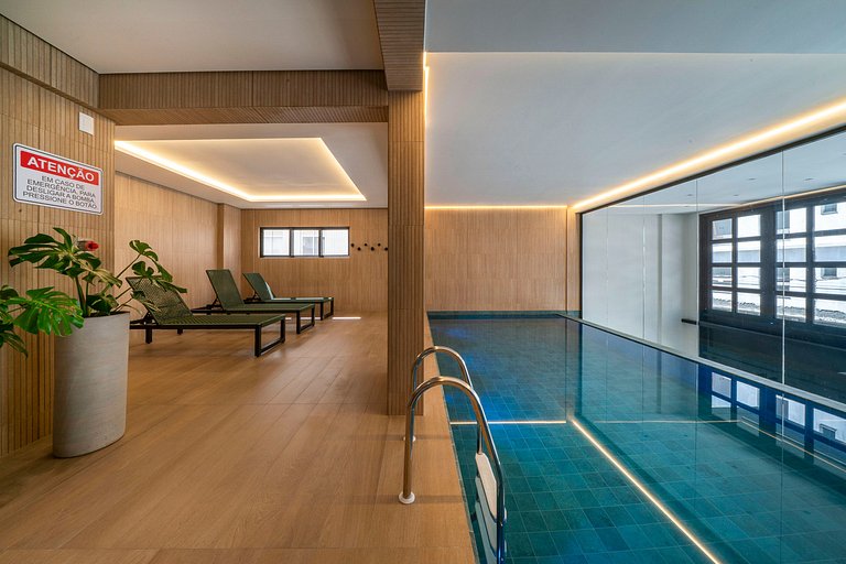 308 - Suíte Elegante em Localização Incrível – Praia de Bomb