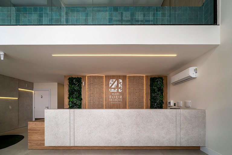 308 - Suíte com café da manhã a 120m da praia