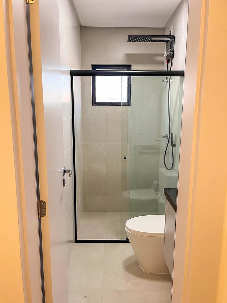 515 - Flat Moderno e Bem Localizado a 120 metros da praia de
