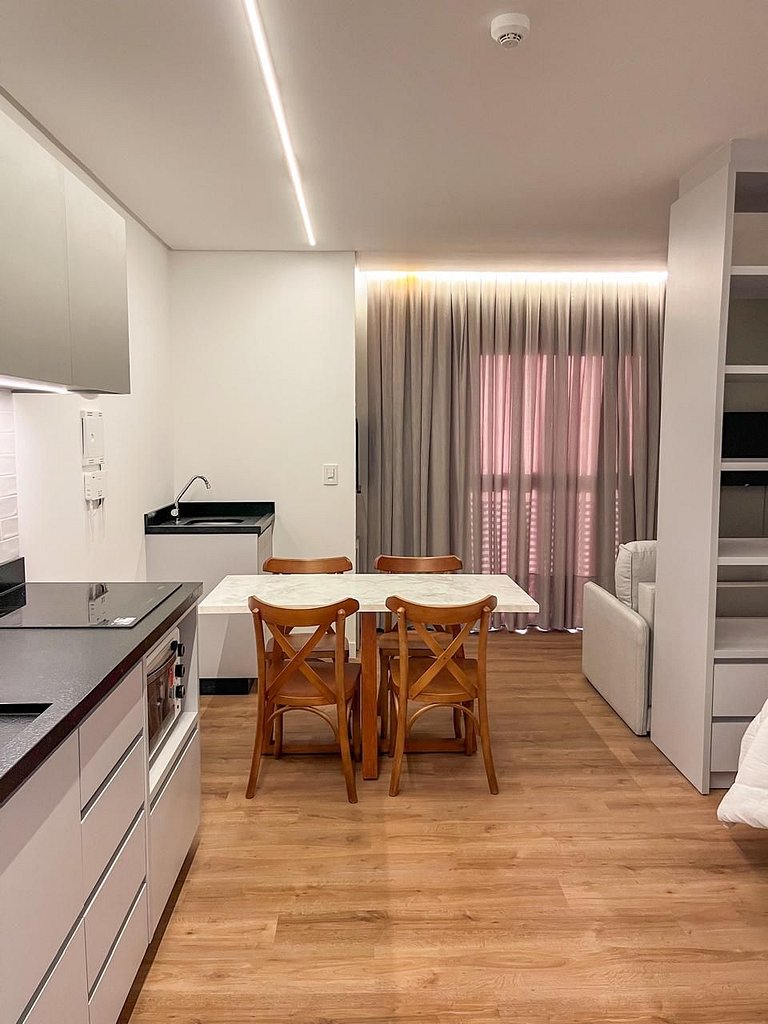 515 - Flat Moderno e Bem Localizado a 120 metros da praia de