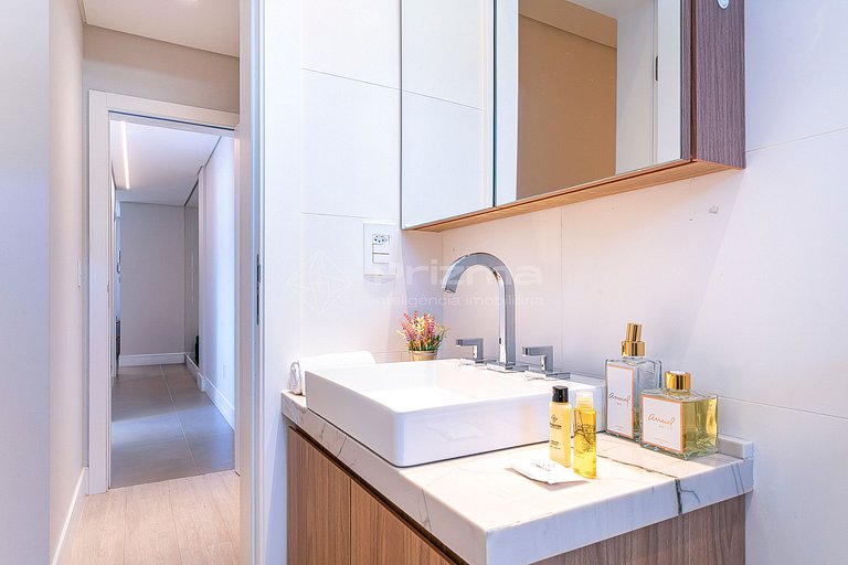 Apartamento Confortável com Duas Suítes na Praia do Mariscal