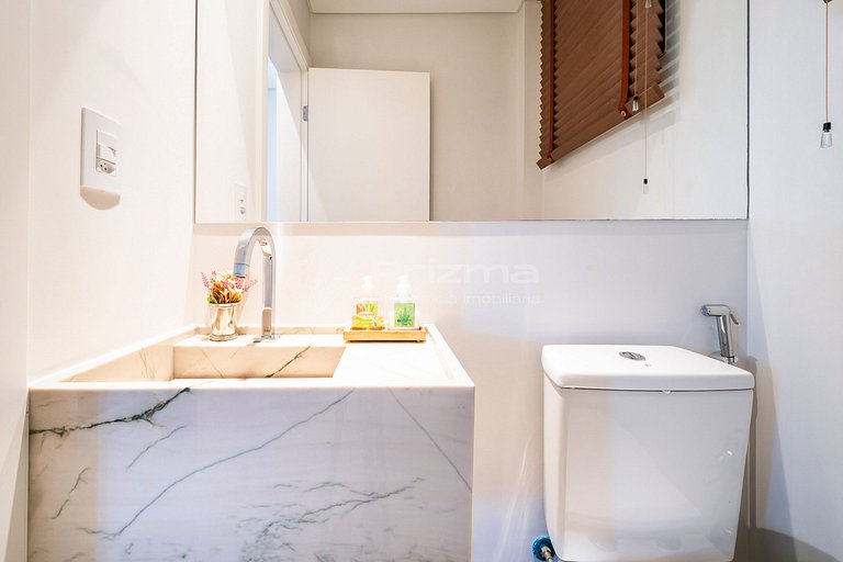 Apartamento Confortável com Duas Suítes na Praia do Mariscal