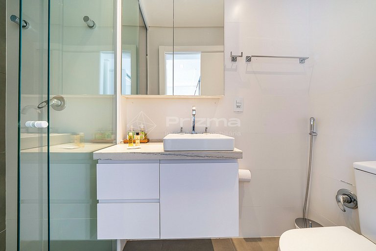 Apartamento Confortável com Duas Suítes na Praia do Mariscal