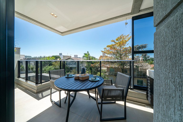 Apartamento Confortável com Duas Suítes na Praia do Mariscal