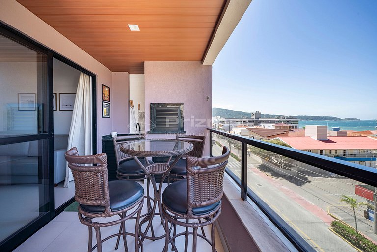 Recém reformado - com vista pro mar de Bombas