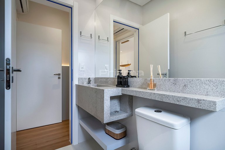 Lindo Apartamento Condomínio com Piscina