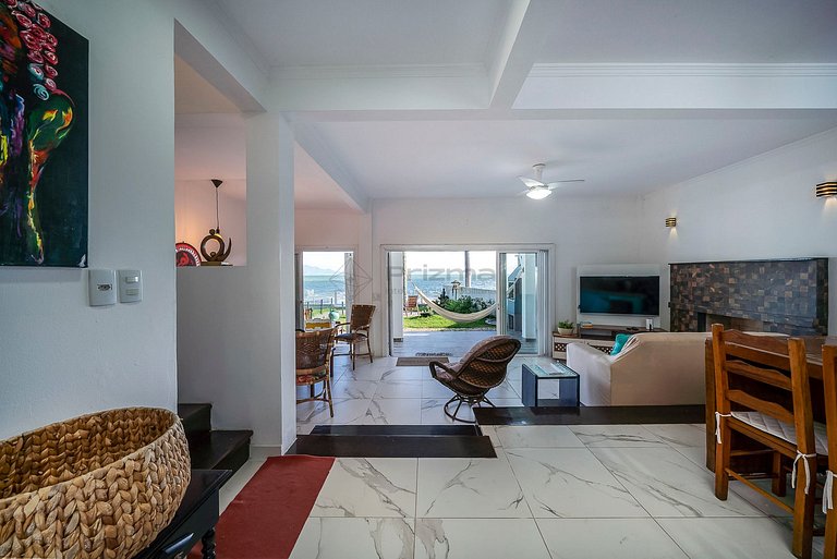 Casa Pé na Areia em Bombinhas-Vista Mar 8 Pessoas