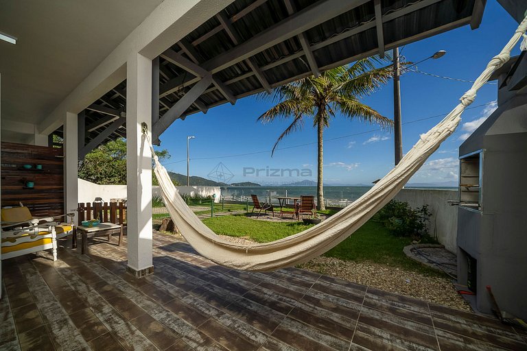 Casa Pé na Areia em Bombinhas-Vista Mar 8 Pessoas
