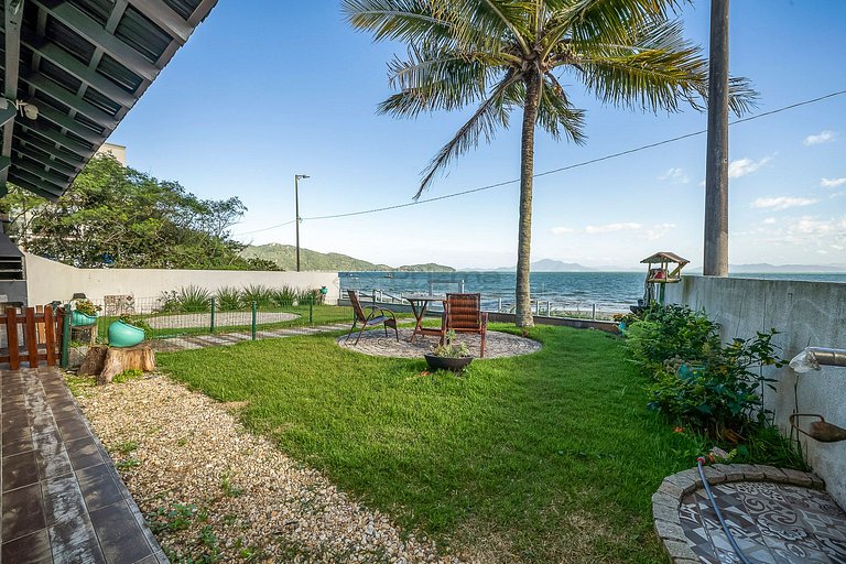 Casa Pé na Areia em Bombinhas-Vista Mar 8 Pessoas