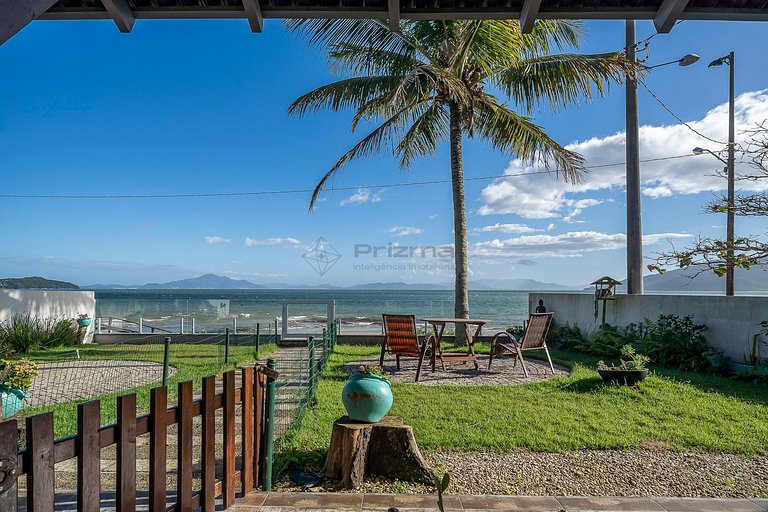 Casa Pé na Areia em Bombinhas-Vista Mar 8 Pessoas
