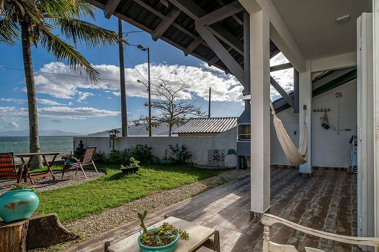 Casa Pé na Areia em Bombinhas-Vista Mar 8 Pessoas