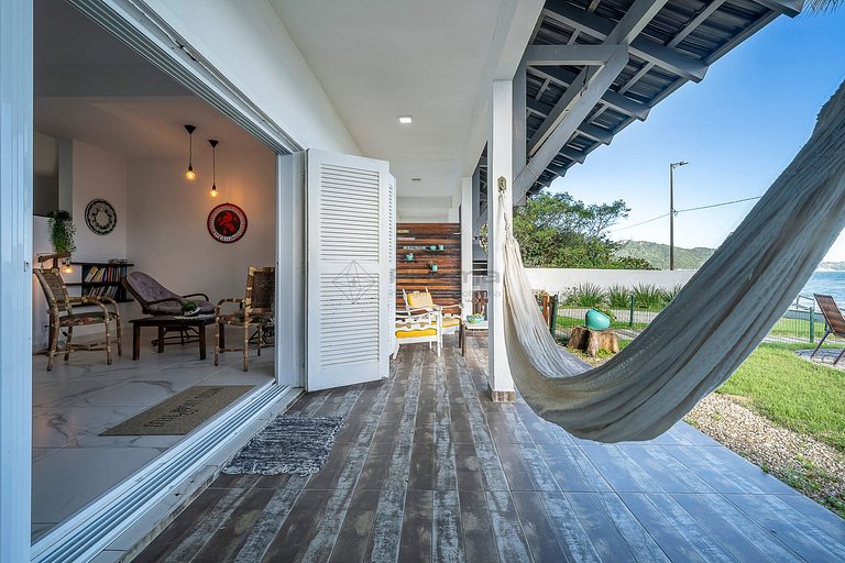 Casa Pé na Areia em Bombinhas-Vista Mar 8 Pessoas