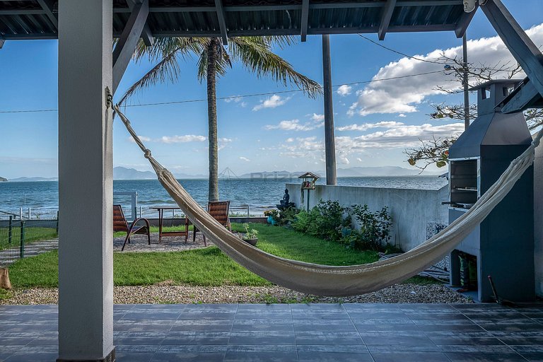 Casa Pé na Areia em Bombinhas-Vista Mar 8 Pessoas