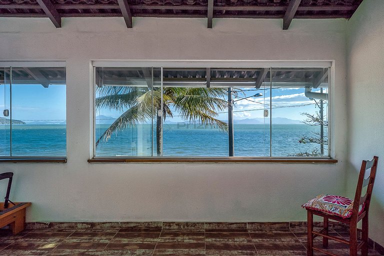 Casa Pé na Areia em Bombinhas-Vista Mar 8 Pessoas