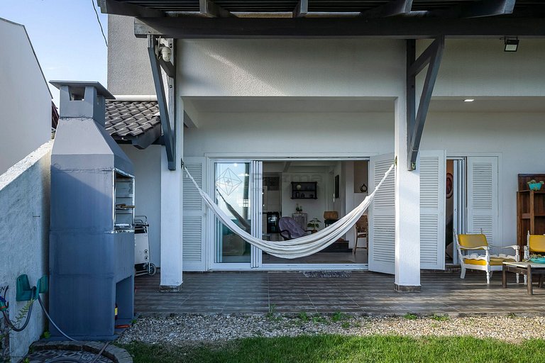 Casa Pé na Areia em Bombinhas-Vista Mar 8 Pessoas