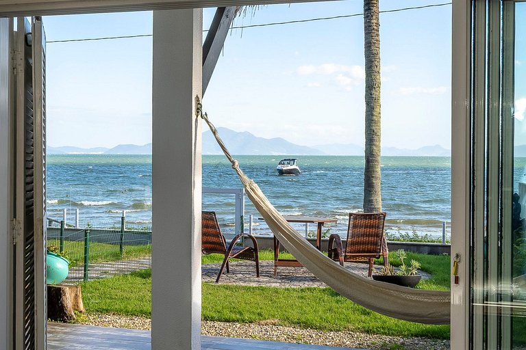 Casa Pé na Areia em Bombinhas-Vista Mar 8 Pessoas