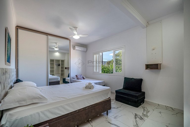 Casa Pé na Areia em Bombinhas-Vista Mar 8 Pessoas