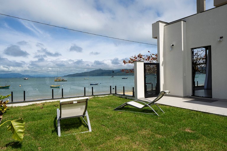 Casa Pé na Areia em Canto Grande | 4 Suítes