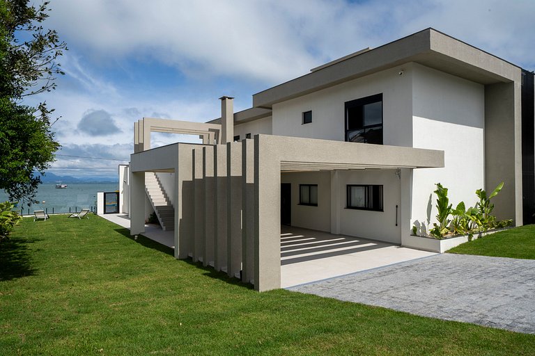Casa Pé na Areia em Canto Grande | 4 Suítes