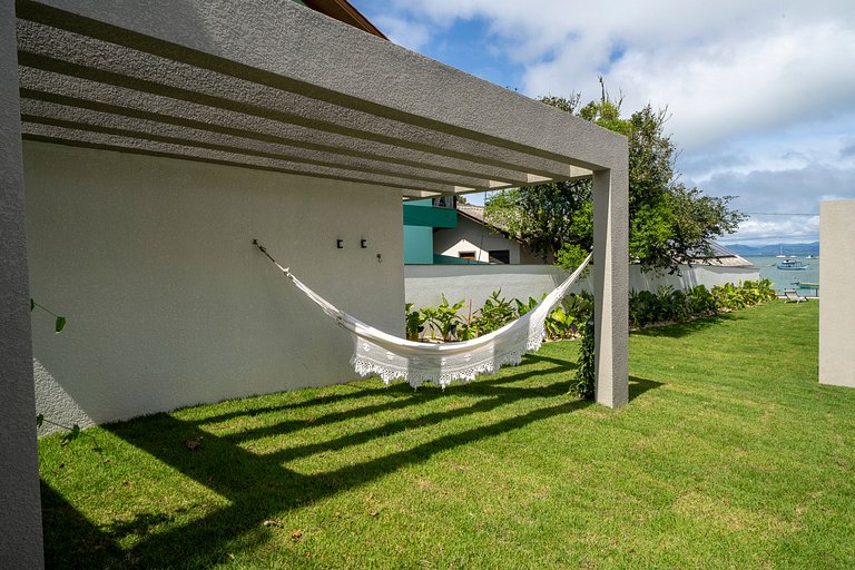 Casa Pé na Areia em Canto Grande | 4 Suítes