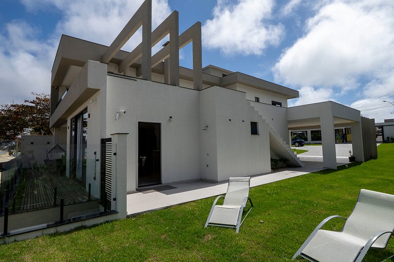 Casa Pé na Areia em Canto Grande | 4 Suítes