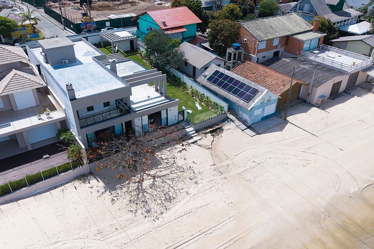 Casa Pé na Areia em Canto Grande | 4 Suítes